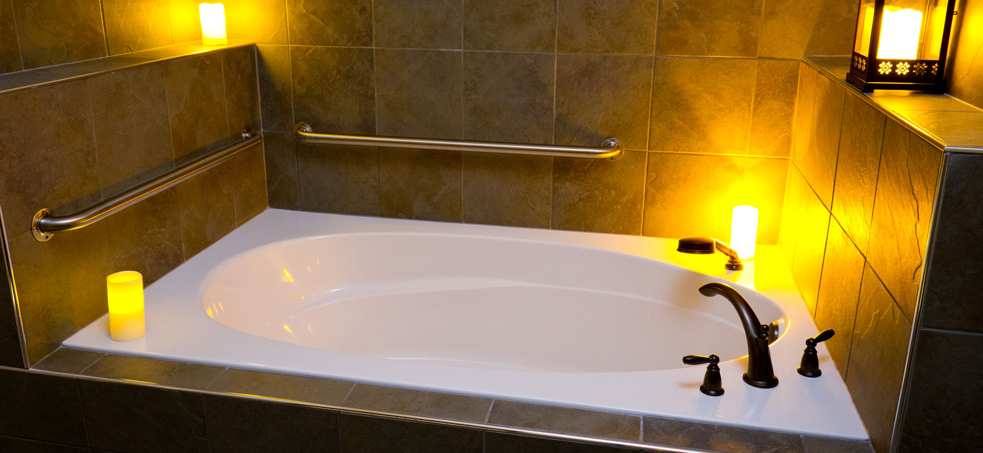 Detox Soaking Tubs image with candles at Nearing Total Health